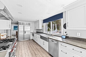 4 Country Dr in Hingham, MA - Building Photo - Building Photo