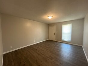 25 Georgian Cv, Unit L in Jackson, TN - Building Photo - Building Photo