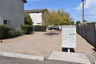 7355 N Black Cyn Hwy-Unit -#4 in Phoenix, AZ - Building Photo - Building Photo