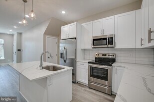 2017 N College Ave in Philadelphia, PA - Building Photo