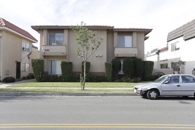 1505 Huntington St in Huntington Beach, CA - Building Photo - Building Photo