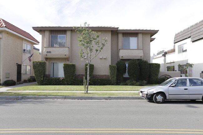 1505 Huntington St in Huntington Beach, CA - Foto de edificio - Building Photo