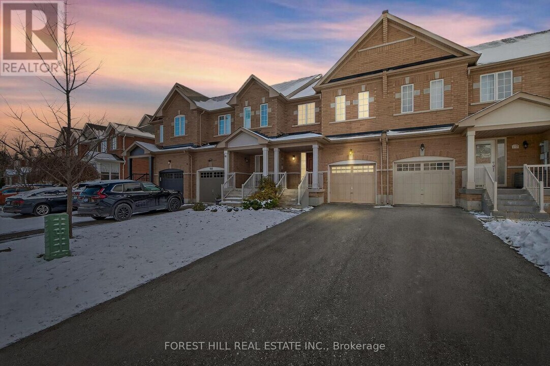 101 Sir Sanford Fleming Way in Vaughan, ON - Building Photo