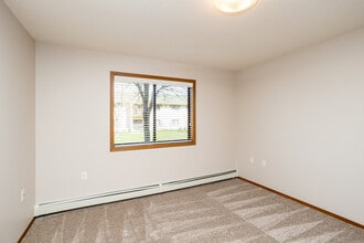 Eastern Hills Apartments in Sioux Falls, SD - Foto de edificio - Building Photo