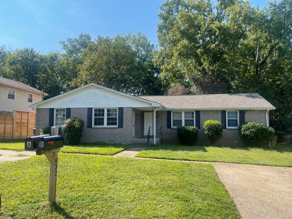 637 Huntington Ridge Dr in Nashville, TN - Foto de edificio