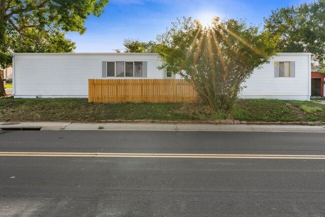 2001 Moselle St in Federal Heights, CO - Building Photo - Building Photo