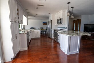 8679 Merrimoor Blvd in Seminole, FL - Building Photo - Building Photo