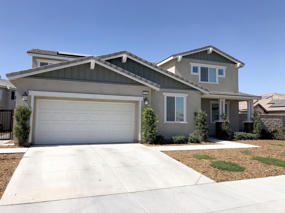 7007 Lagoon Ct in Jurupa Valley, CA - Building Photo