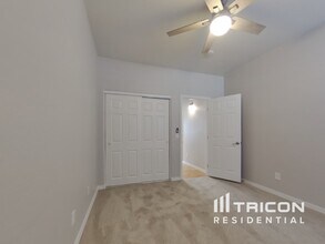 17220 W Lundberg St in Surprise, AZ - Foto de edificio - Building Photo