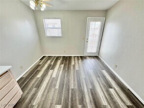7556 Violet Vista Ave in Las Vegas, NV - Building Photo - Building Photo