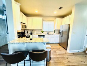 2801 Goodwin Ave in Austin, TX - Building Photo - Building Photo