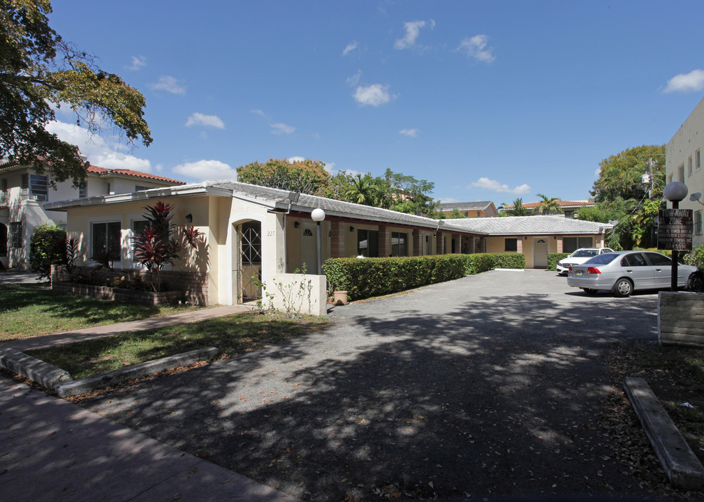 227 Calabria Ave in Coral Gables, FL - Foto de edificio