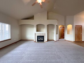 6104 Woodbine Dr in Pasco, WA - Building Photo - Building Photo