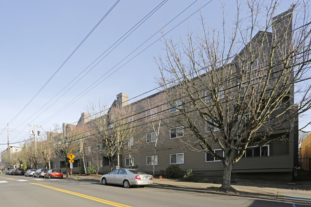 Corbanc Condiminums in Portland, OR - Building Photo