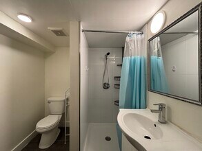 6819 Linden Av in Burnaby, BC - Building Photo - Building Photo