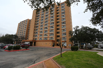 Lakeside Apartments in Austin, TX - Building Photo - Building Photo