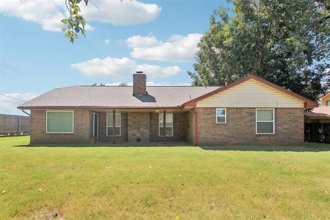 property at 101 W Vail Dr