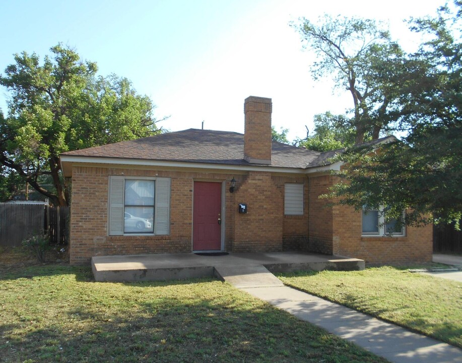 2424 22nd St in Lubbock, TX - Building Photo