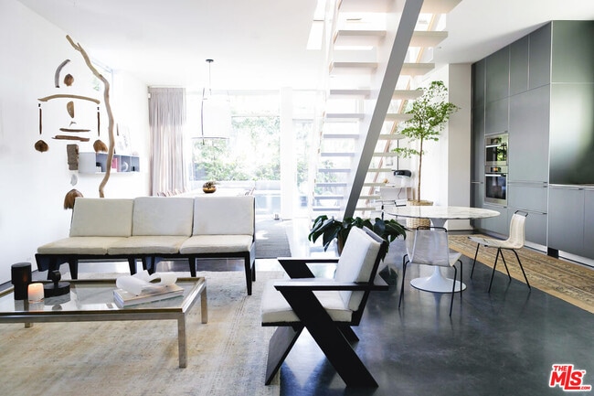 1201 Cabrillo Ave in Los Angeles, CA - Building Photo - Building Photo