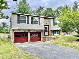 3324 Rollingwood Dr in Woodbridge, VA - Building Photo