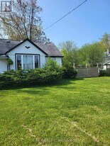 1317 Dominion Rd in Fort Erie, ON - Building Photo