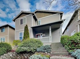 18533 97th Ave Ct E in Puyallup, WA - Building Photo