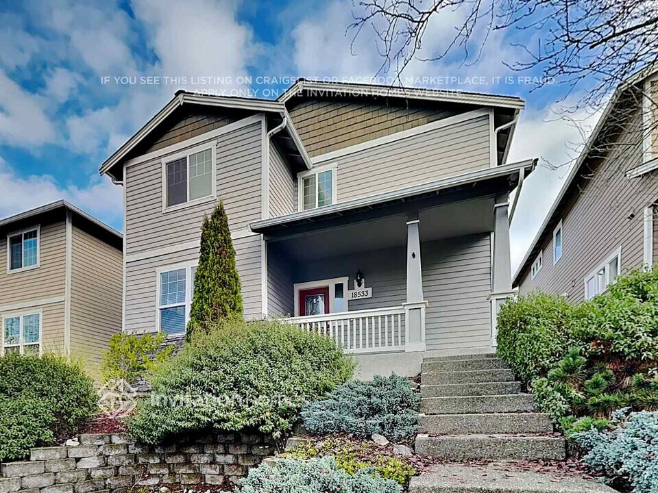 18533 97th Ave Ct E in Puyallup, WA - Building Photo