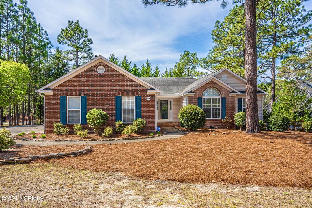 30 Bedford Cir in Pinehurst, NC - Building Photo