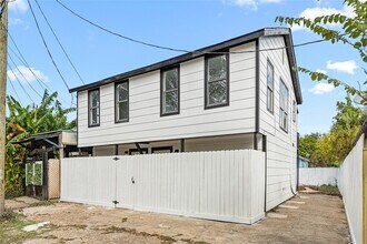 3229 Holman St in Houston, TX - Foto de edificio - Building Photo