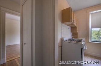 1144 Commonwealth Ave in Boston, MA - Foto de edificio - Building Photo