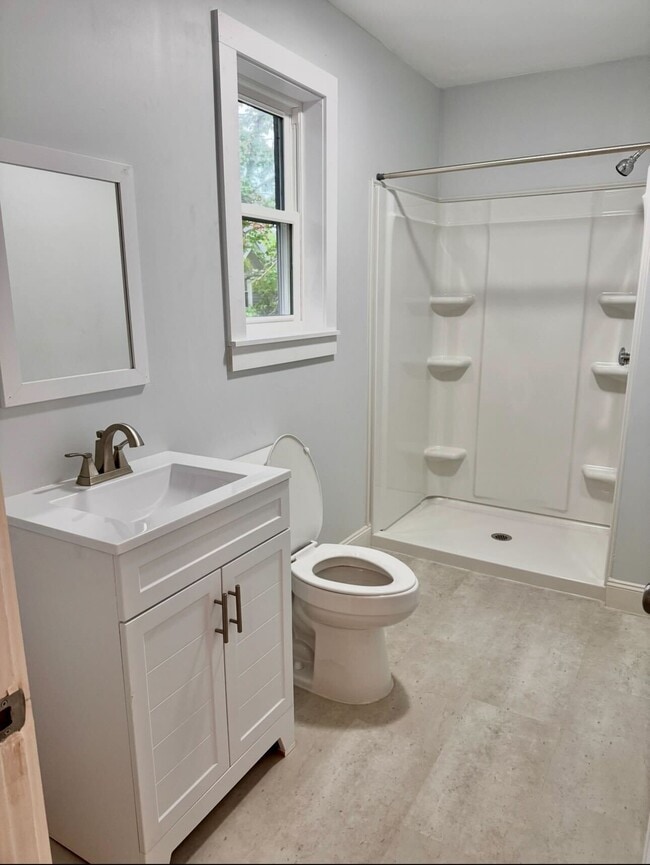 40 Pond St, Unit 2 in Bangor, ME - Foto de edificio - Building Photo
