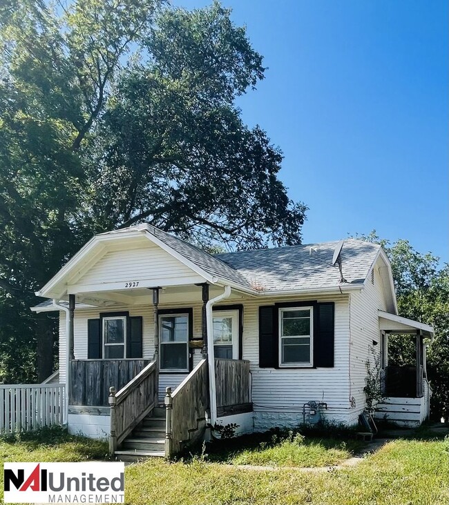 property at 2927 S Cypress St