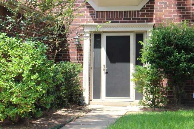 7063 River Garden Dr in Houston, TX - Building Photo - Building Photo