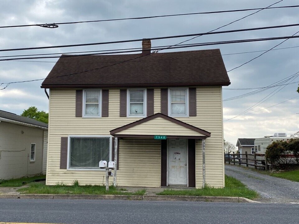 7540 Lincoln Way W in Saint Thomas, PA - Building Photo