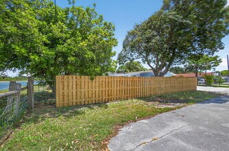 11401 SE Doherty St in Jupiter, FL - Building Photo - Building Photo
