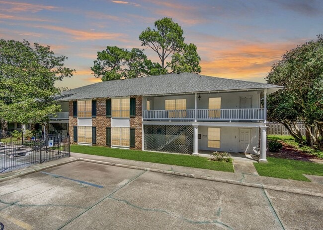 property at 10438 Jefferson Hwy