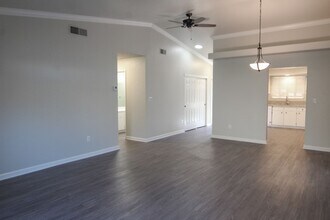 1951 Bechelli Ln in Redding, CA - Building Photo - Building Photo