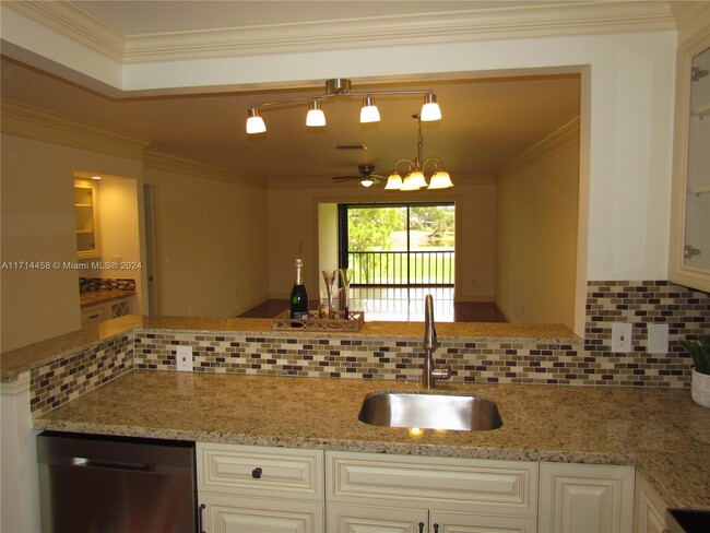 8425 Casa Del Lago in Boca Raton, FL - Building Photo - Building Photo