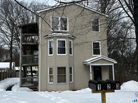 9 Concord St in Danbury, CT - Building Photo