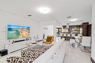12725 SW 66th St in Miami, FL - Building Photo - Building Photo