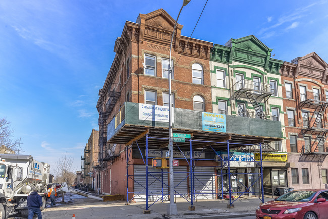 233 Malcolm X Blvd in Brooklyn, NY - Building Photo - Building Photo