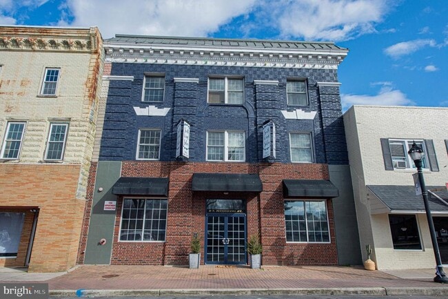 property at 10 N Pennsylvania Ave