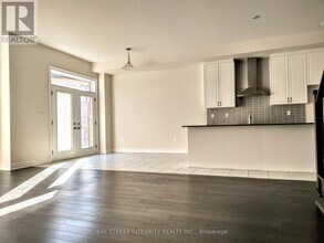 44 Settlers Rd E in Oakville, ON - Building Photo - Building Photo