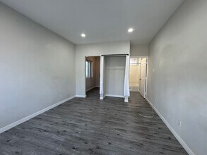 5225 E Ocean Blvd in Long Beach, CA - Building Photo - Building Photo