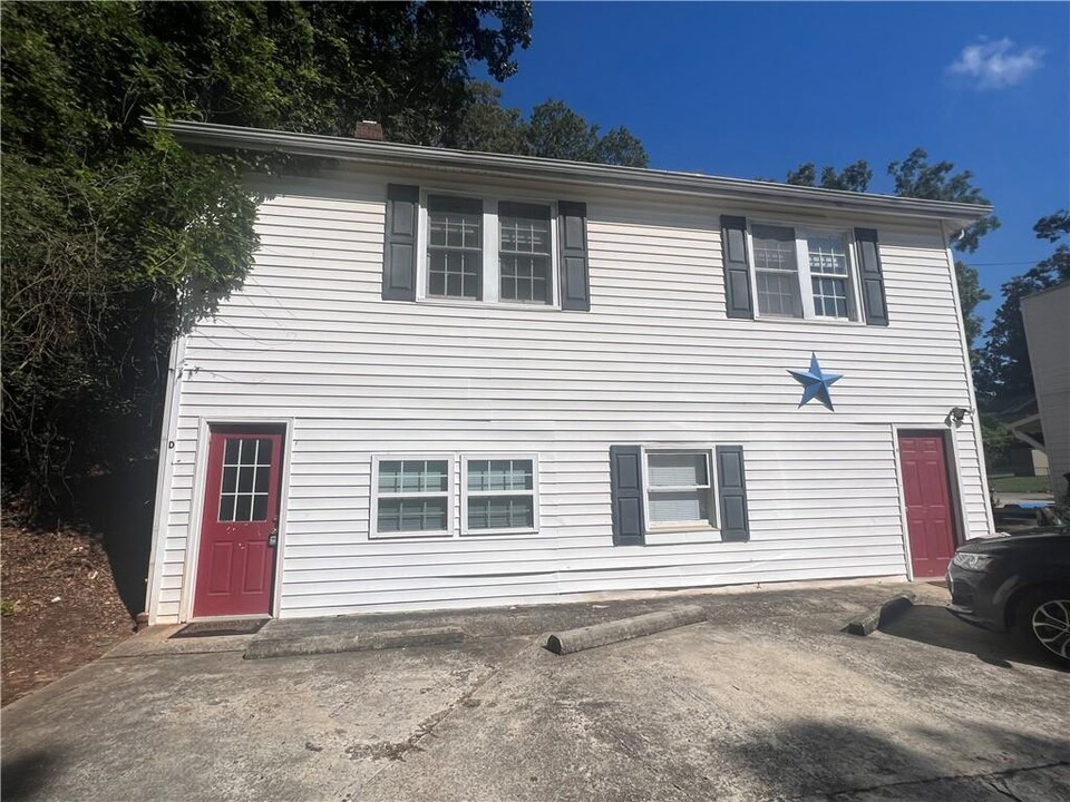 300 Forrest Ave in Gainesville, GA - Foto de edificio