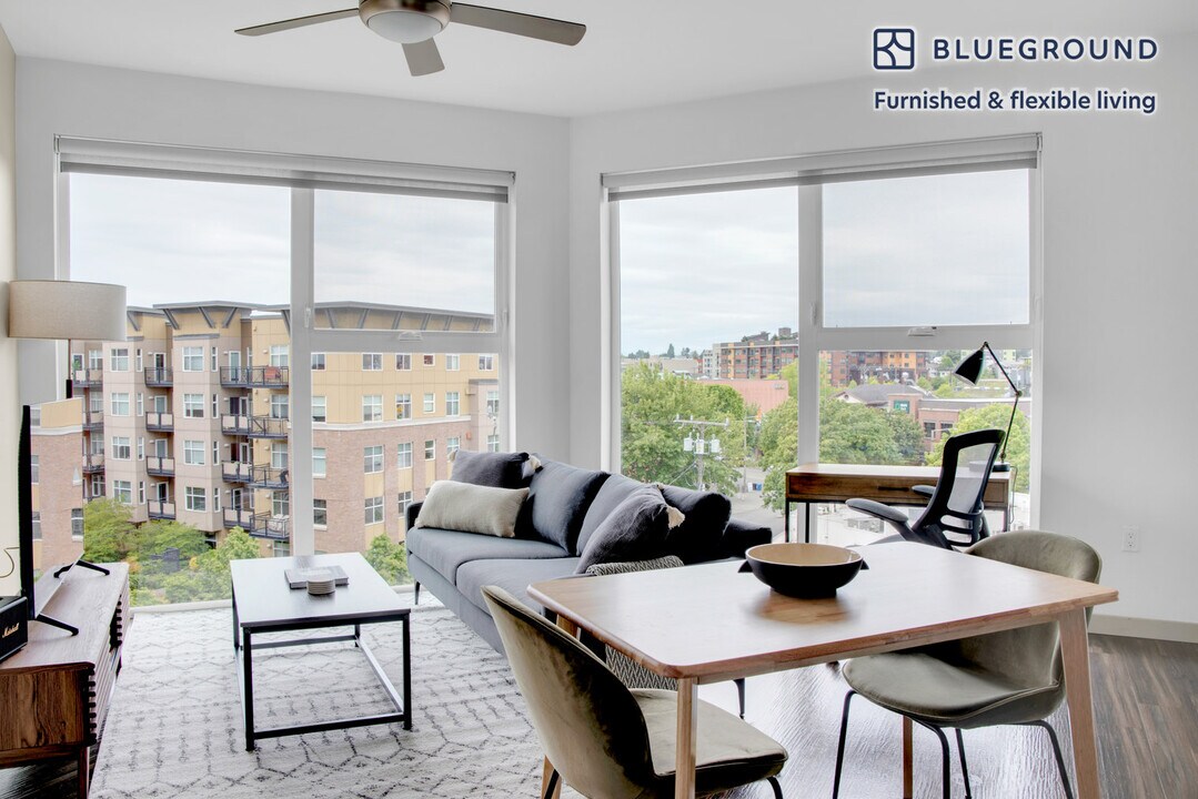 5398 Russell Ave NW in Seattle, WA - Building Photo