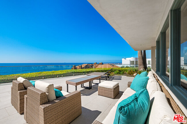 32054 Pacific Coast Hwy in Malibu, CA - Building Photo - Building Photo