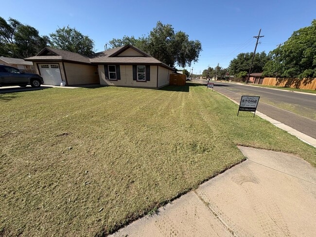 3102 37th St in Lubbock, TX - Building Photo - Building Photo