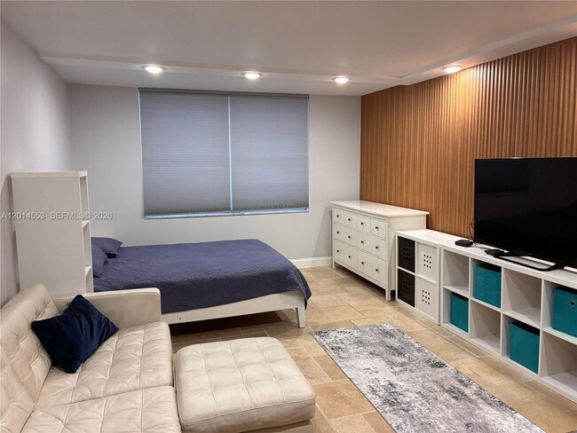 2780 NE 183rd St in Aventura, FL - Building Photo - Building Photo
