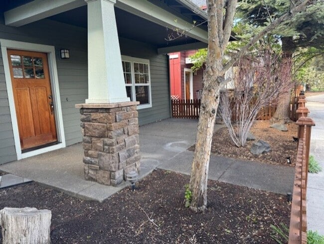 61710 Poppy Place in Bend, OR - Building Photo - Building Photo